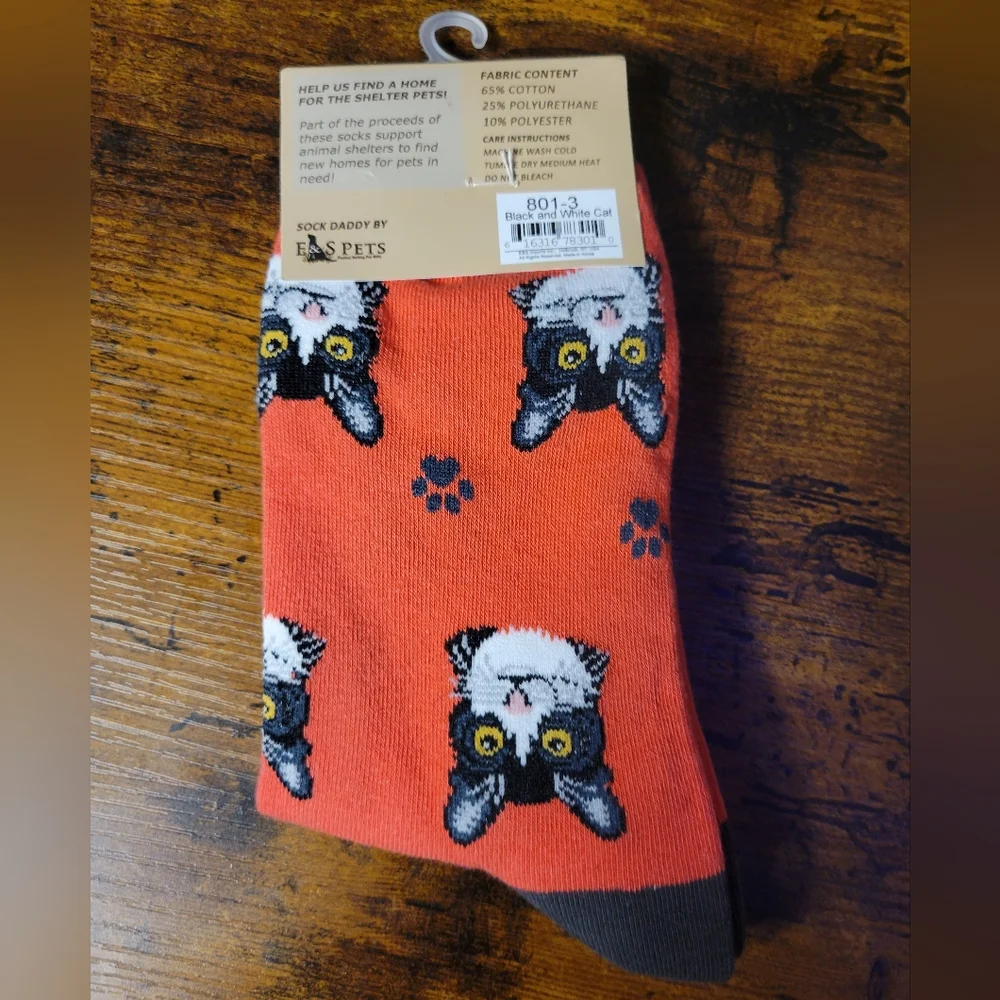 Sock daddy socks with black and white cat print-red